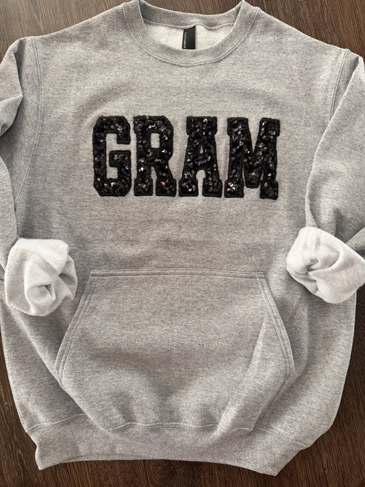 Gram crewneck pocket embroidered with sequins